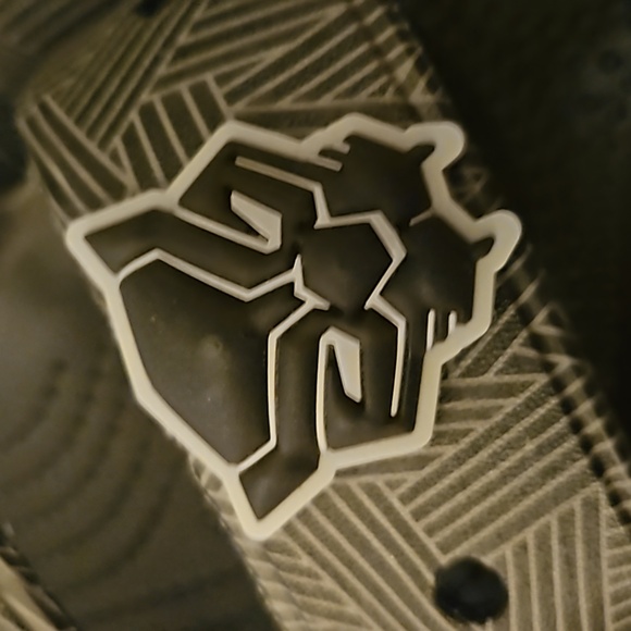 NWOT Crocs x Marvel Black Panther Slip On All-Terrain Clogs Black Kids Size 3 J3 - Picture 6 of 11